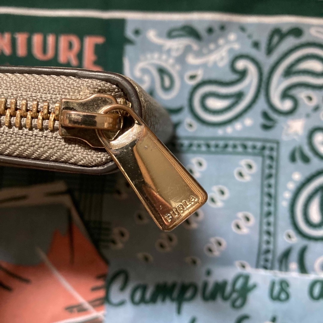 Furla(フルラ)の最終値下:FURLA ジップアラウンド財布 ２つ折りコンパクト グレージュ レディースのファッション小物(財布)の商品写真