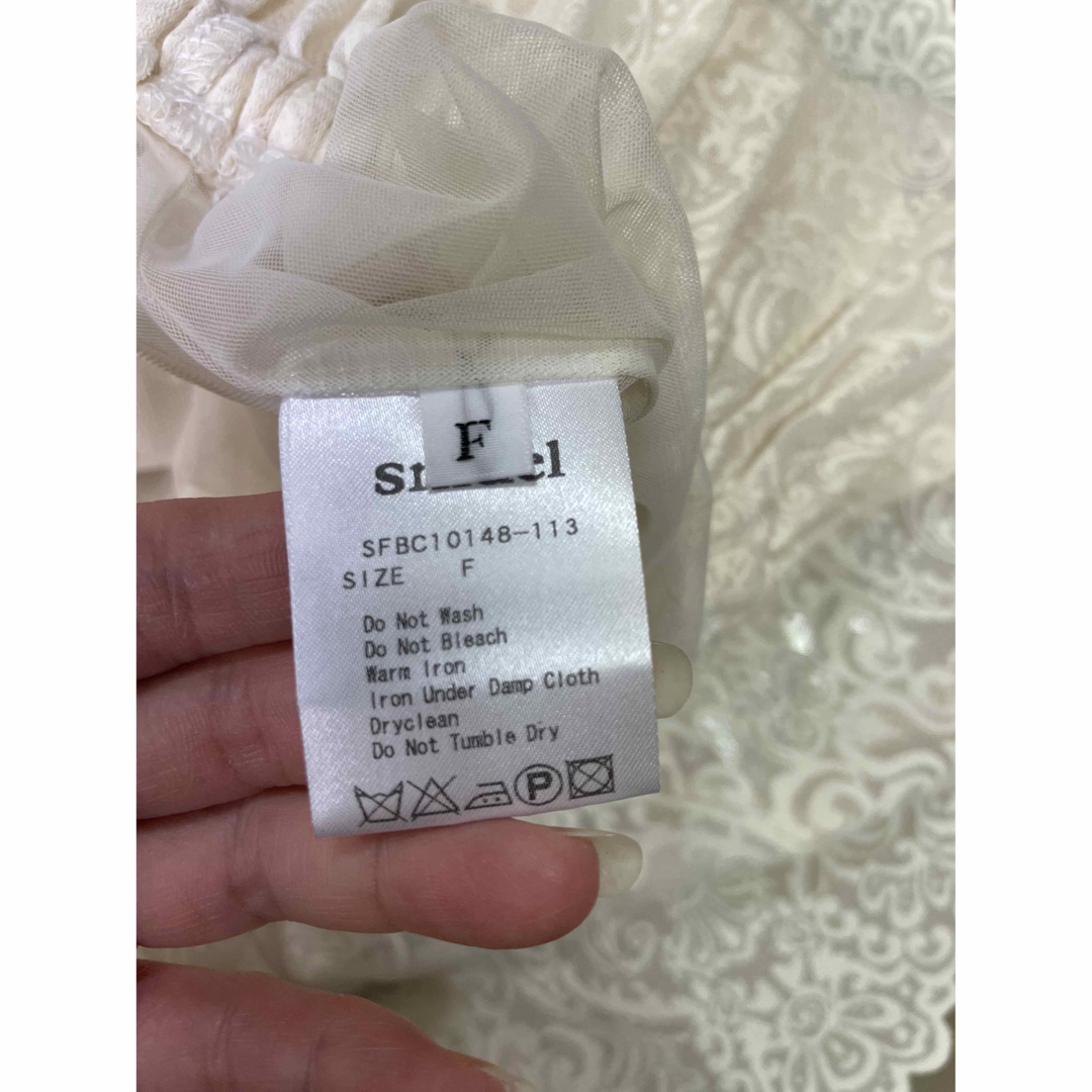 SNIDEL(スナイデル)のSNIDELスナイデル　ドットブラウス　チュニック レディースのトップス(シャツ/ブラウス(長袖/七分))の商品写真