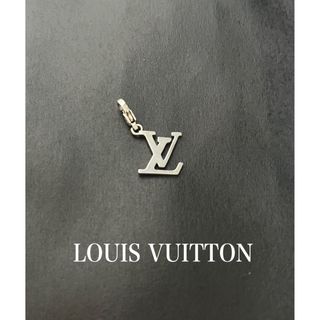 ルイヴィトン(LOUIS VUITTON)のLOUIS VUITTON ロゴペンダントトップ(ネックレス)