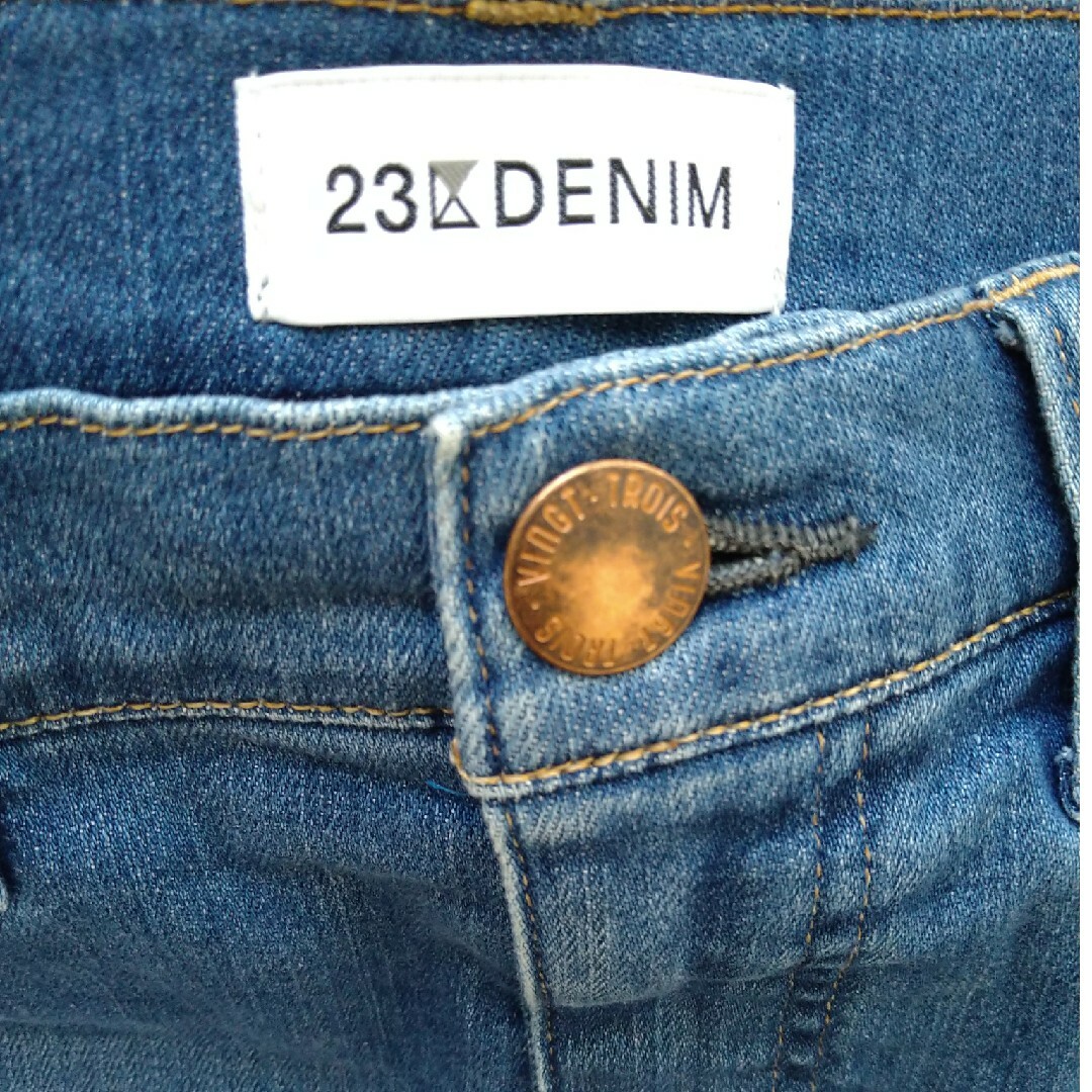 23区(ニジュウサンク)の23区DENIM　ストレート？ちょっとAライン？柔らかいデニムスカート40 レディースのスカート(ロングスカート)の商品写真