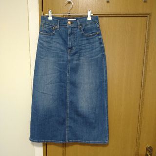 ニジュウサンク(23区)の23区DENIM　ストレート？ちょっとAライン？柔らかいデニムスカート40(ロングスカート)