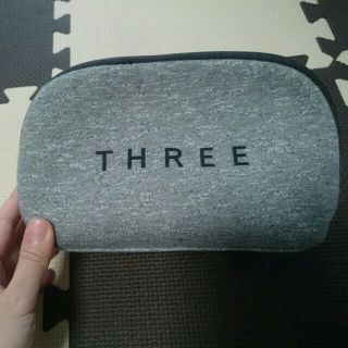 スリー(THREE)のTHREE 限定ポーチ(ポーチ)