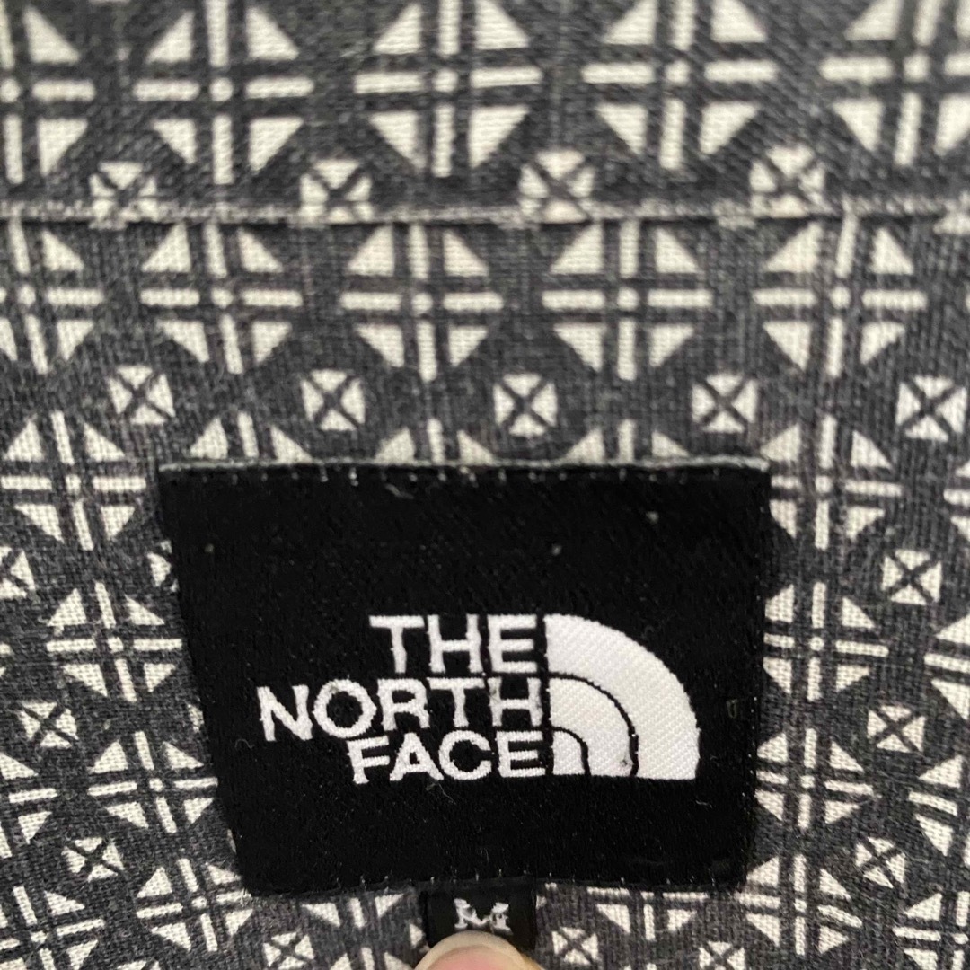 THE NORTH FACE(ザノースフェイス)の【レア】NORTHFACEノースフェイスオープンカラーシャツ半袖総柄mメンズ メンズのトップス(シャツ)の商品写真