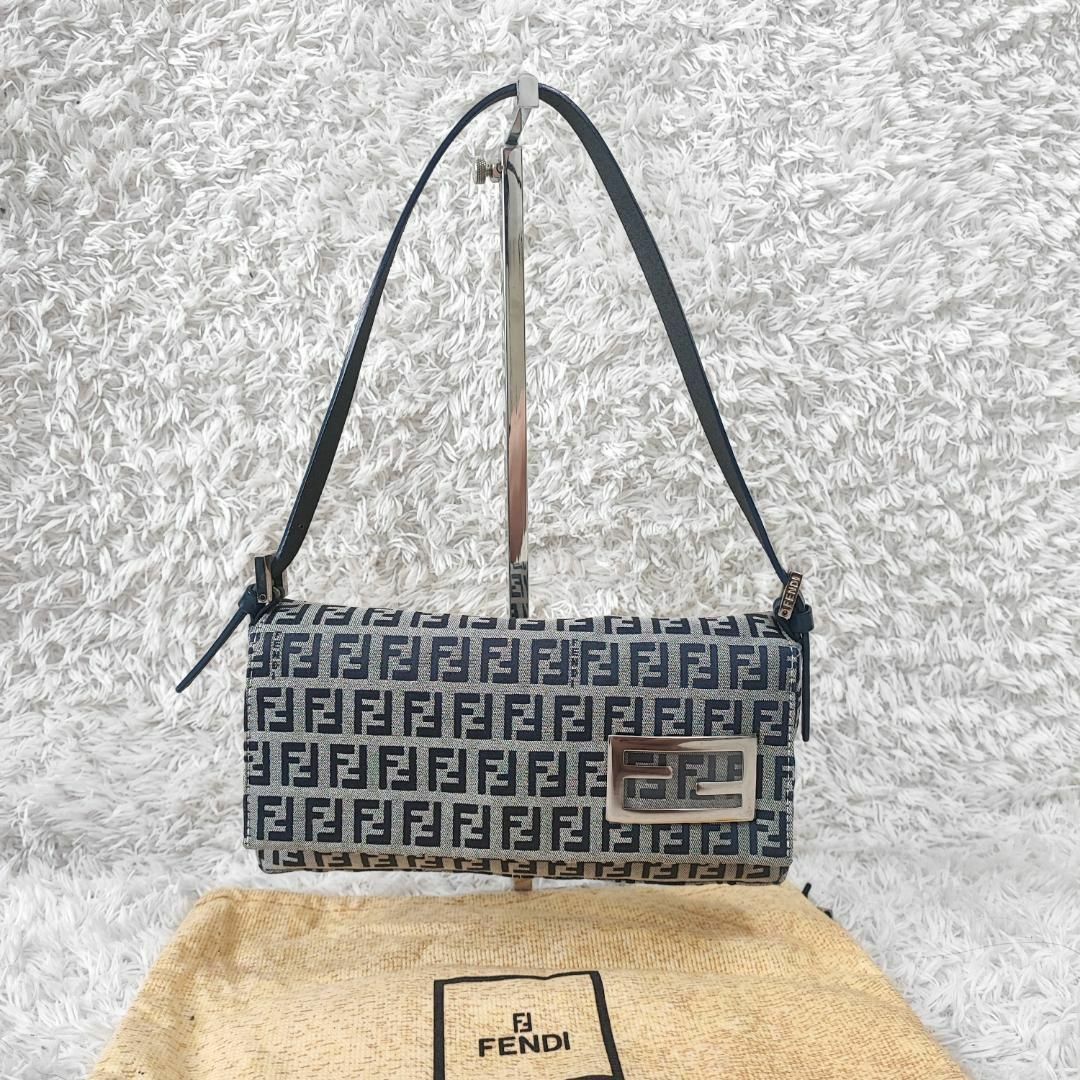 FENDI 美品❤️】ショルダーバッグ ズッカ柄 - ショルダーバッグ FENDI 美品❤️】ショルダーバッグ ズッカ柄 - ショルダーバッグ