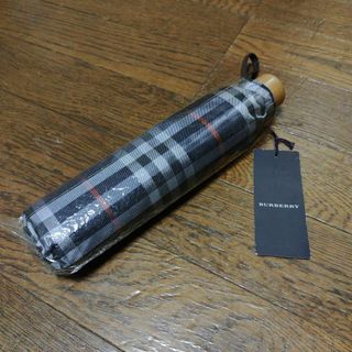 バーバリー(BURBERRY)の新品・未使用　バーバリー　折りたたみ傘　雨傘　ノバチェック　ネイビー　カジュアル(傘)