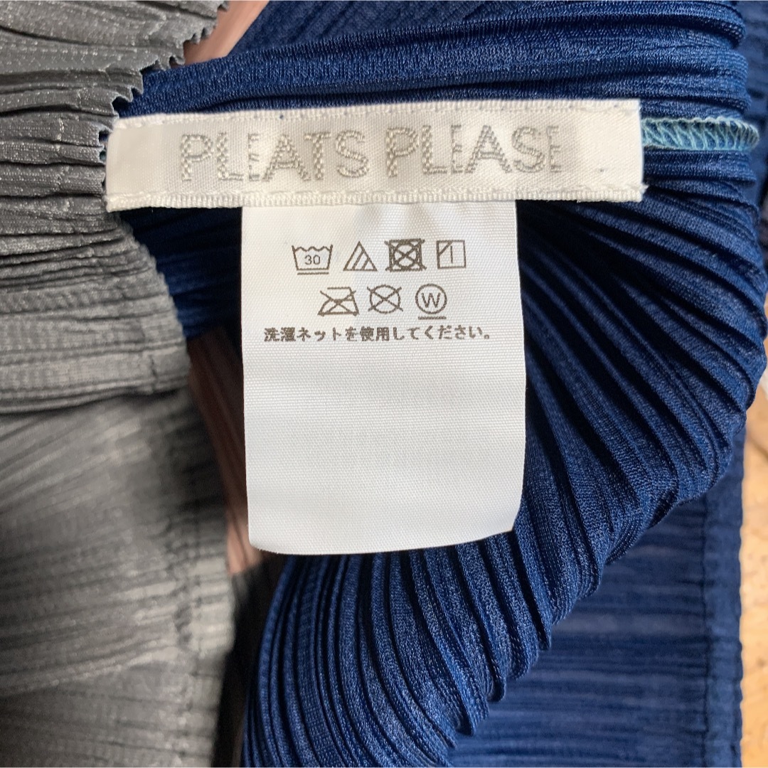 PLEATS PLEASE ISSEY MIYAKE(プリーツプリーズイッセイミヤケ)のプリーツプリーツストライプトップスサイズ3 レディースのトップス(シャツ/ブラウス(長袖/七分))の商品写真