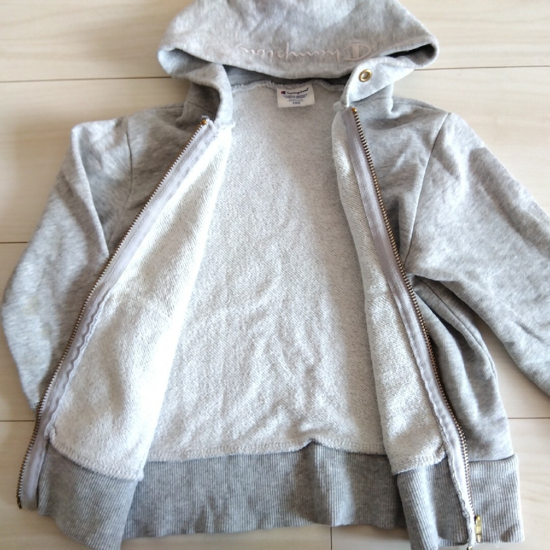 Champion(チャンピオン)のキッズ　100　 パーカー キッズ/ベビー/マタニティのキッズ服女の子用(90cm~)(その他)の商品写真