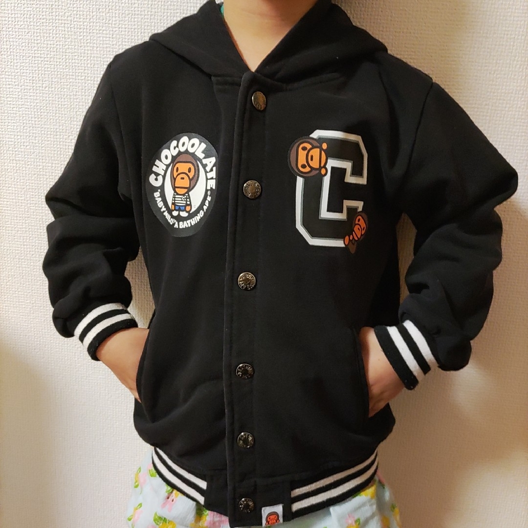 BAPE KIDS(ベイプキッズ)のA BATHINGエイプBAPEキッズKIDSスタジャン130cm黒ベビーマイロ キッズ/ベビー/マタニティのキッズ服男の子用(90cm~)(ジャケット/上着)の商品写真