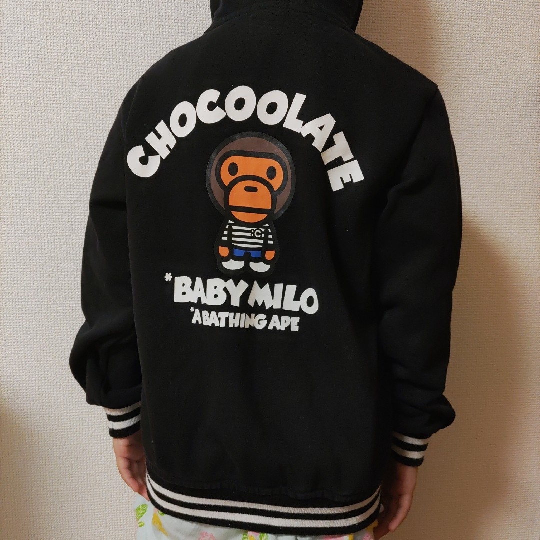 BAPE KIDS(ベイプキッズ)のA BATHINGエイプBAPEキッズKIDSスタジャン130cm黒ベビーマイロ キッズ/ベビー/マタニティのキッズ服男の子用(90cm~)(ジャケット/上着)の商品写真