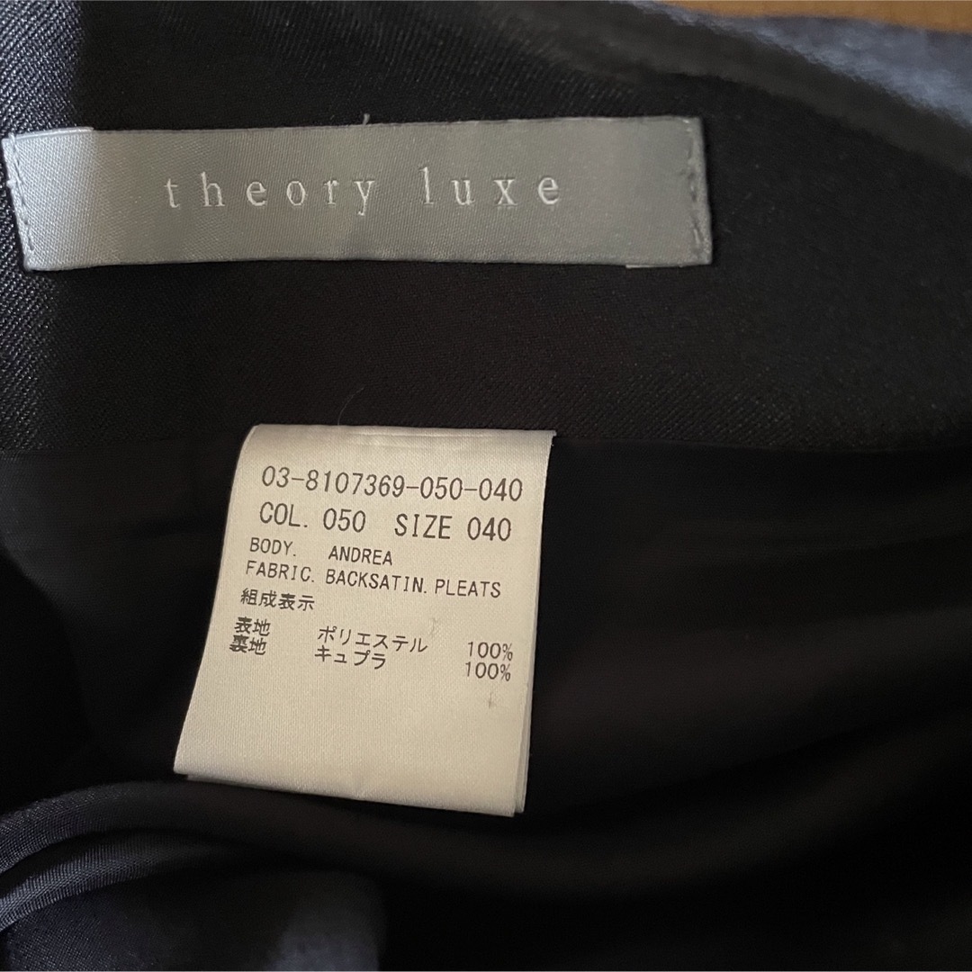 Theory luxe(セオリーリュクス)の値下げ　セオリーリュクス アシンメトリー　プリーツ スカート レディースのスカート(ひざ丈スカート)の商品写真