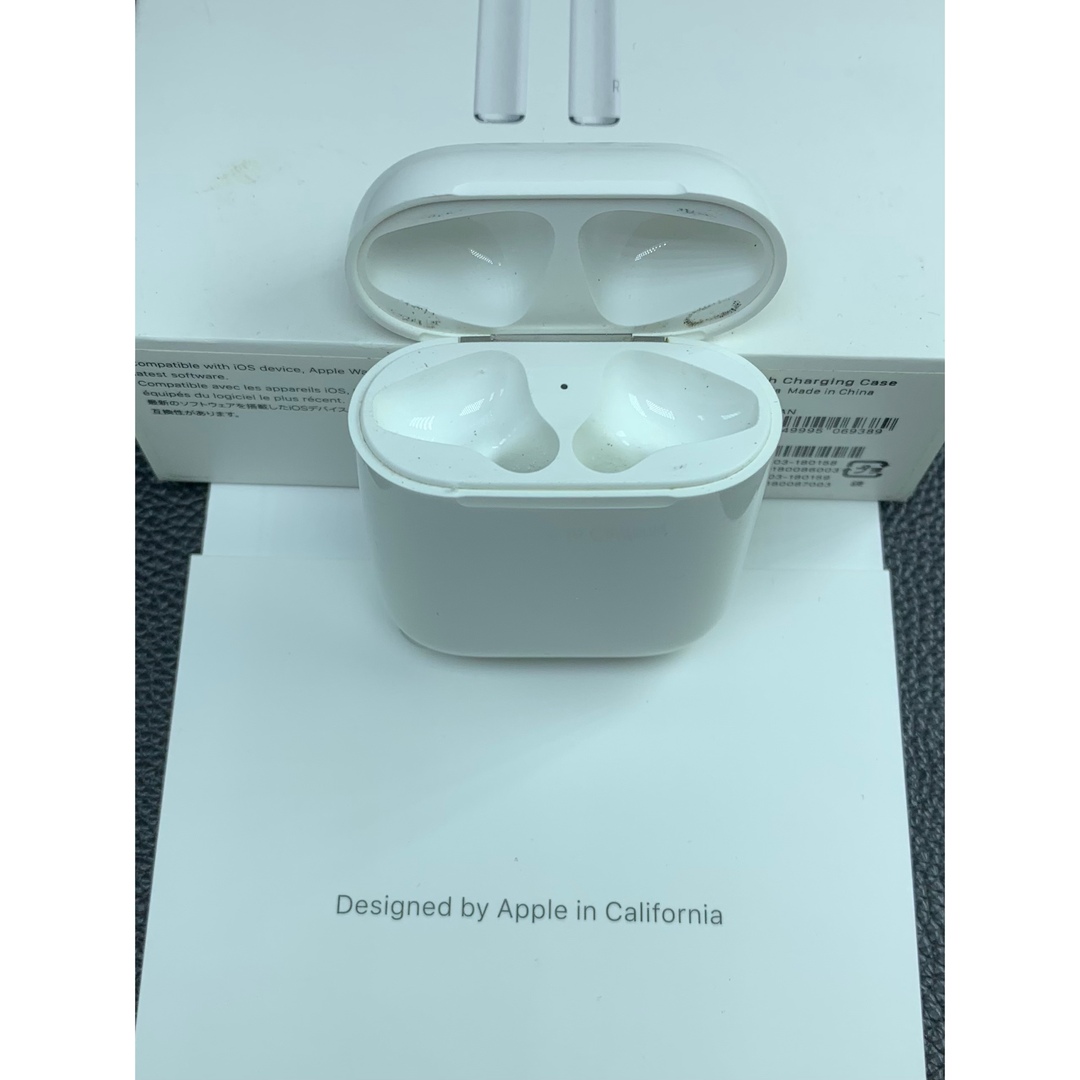 Apple AirPodsイヤホン充電ケースのみ　アップル純正動作品第1第2世代 スマホ/家電/カメラのオーディオ機器(ヘッドフォン/イヤフォン)の商品写真