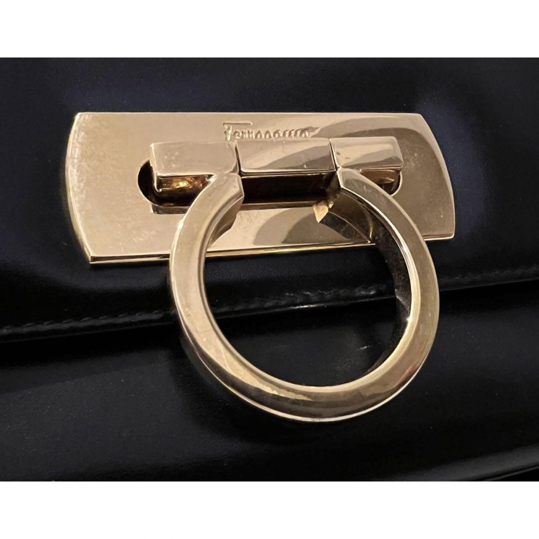 Salvatore Ferragamo(サルヴァトーレフェラガモ)の【希少】SALVATORE FERRAGAMO ショルダーバッグ レディースのバッグ(ショルダーバッグ)の商品写真