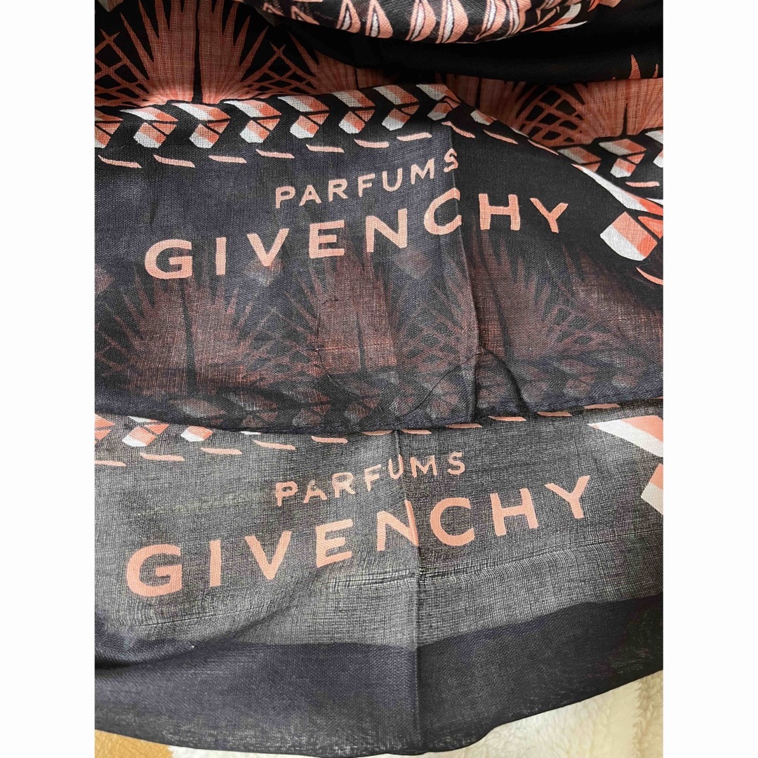 GIVENCHY(ジバンシィ)のジバンシー   ノベルティ　ストール レディースのファッション小物(ストール/パシュミナ)の商品写真