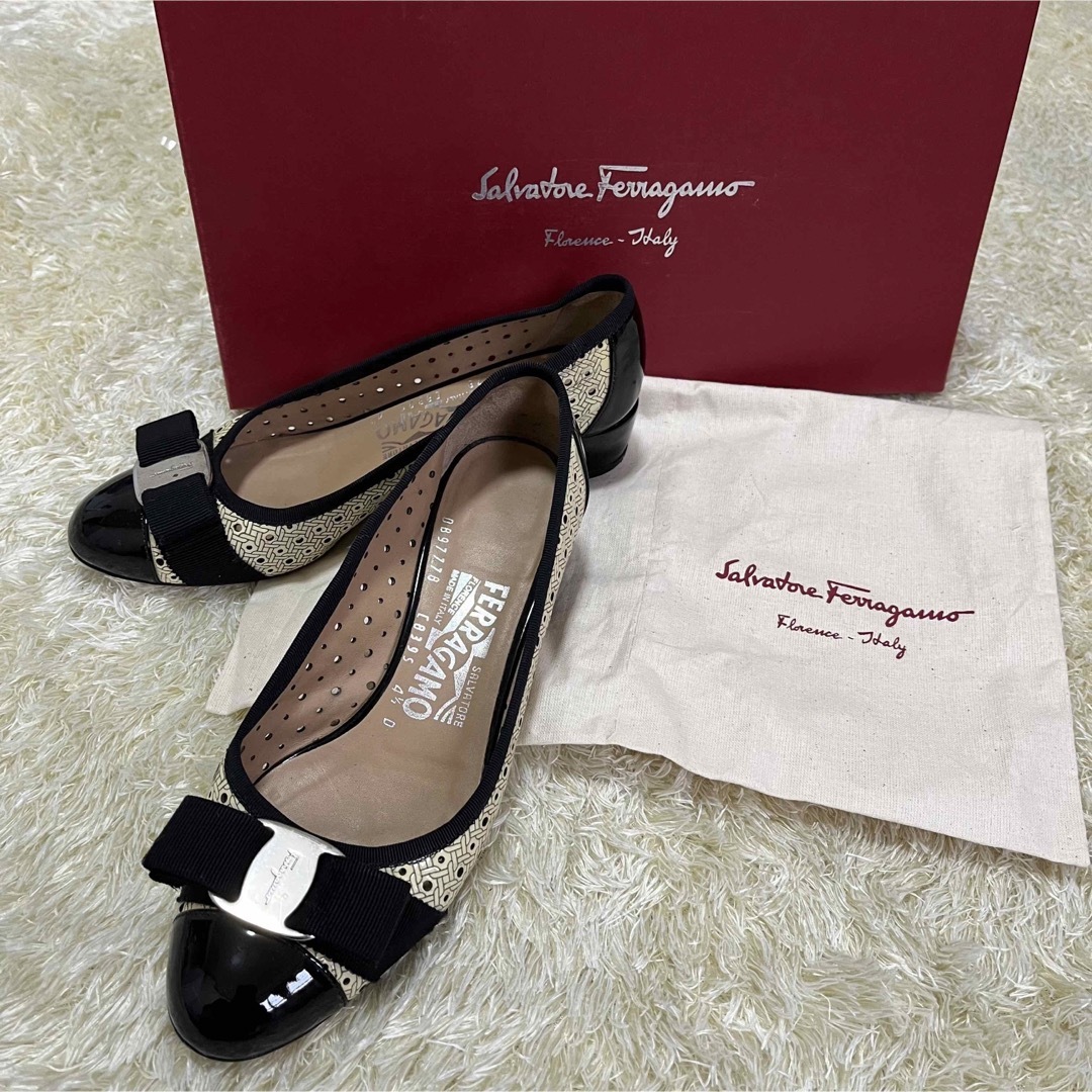 ✨美品✨Salvatore Ferragamo パンプス ヴァラリボン エナメル