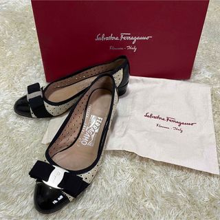 サルヴァトーレフェラガモ(Salvatore Ferragamo)の✨美品✨Salvatore Ferragamo パンプス ヴァラリボン エナメル(ハイヒール/パンプス)