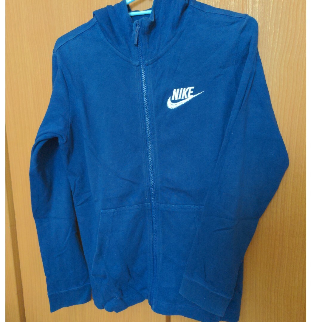 NIKE(ナイキ)のNIKE　160 キッズ/ベビー/マタニティのキッズ服男の子用(90cm~)(ジャケット/上着)の商品写真