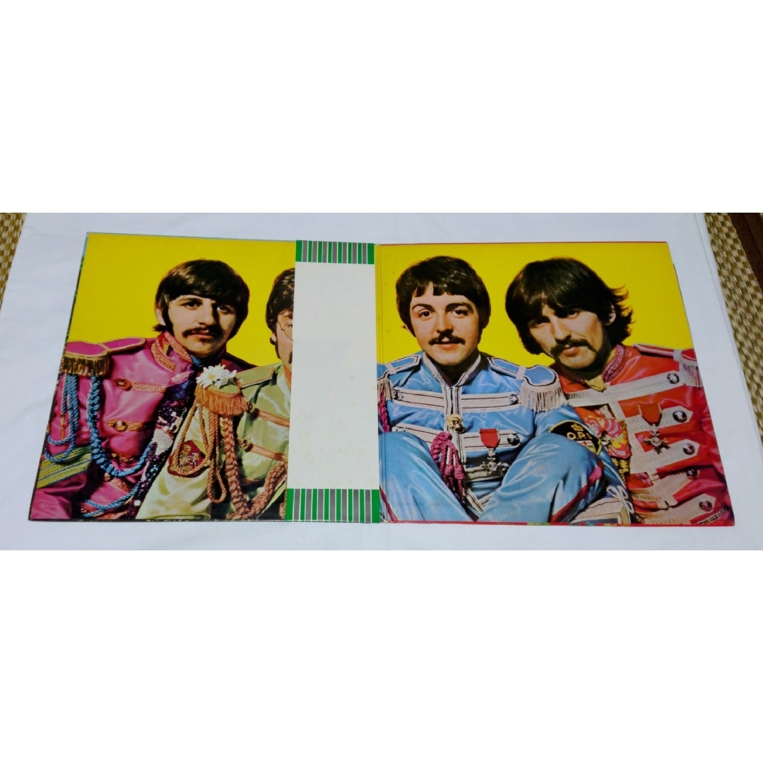 THE BEATLES(ビートルズ)のザ・ビートルズ『サージェント･ペパーズ･ロンリー･ハーツ･クラブ･バンド エンタメ/ホビーのCD(ポップス/ロック(洋楽))の商品写真