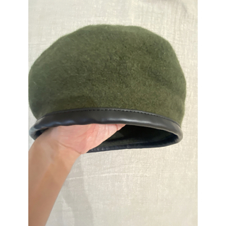【ベレー帽　タグ付き】カーキ　古着　未使用(ハンチング/ベレー帽)