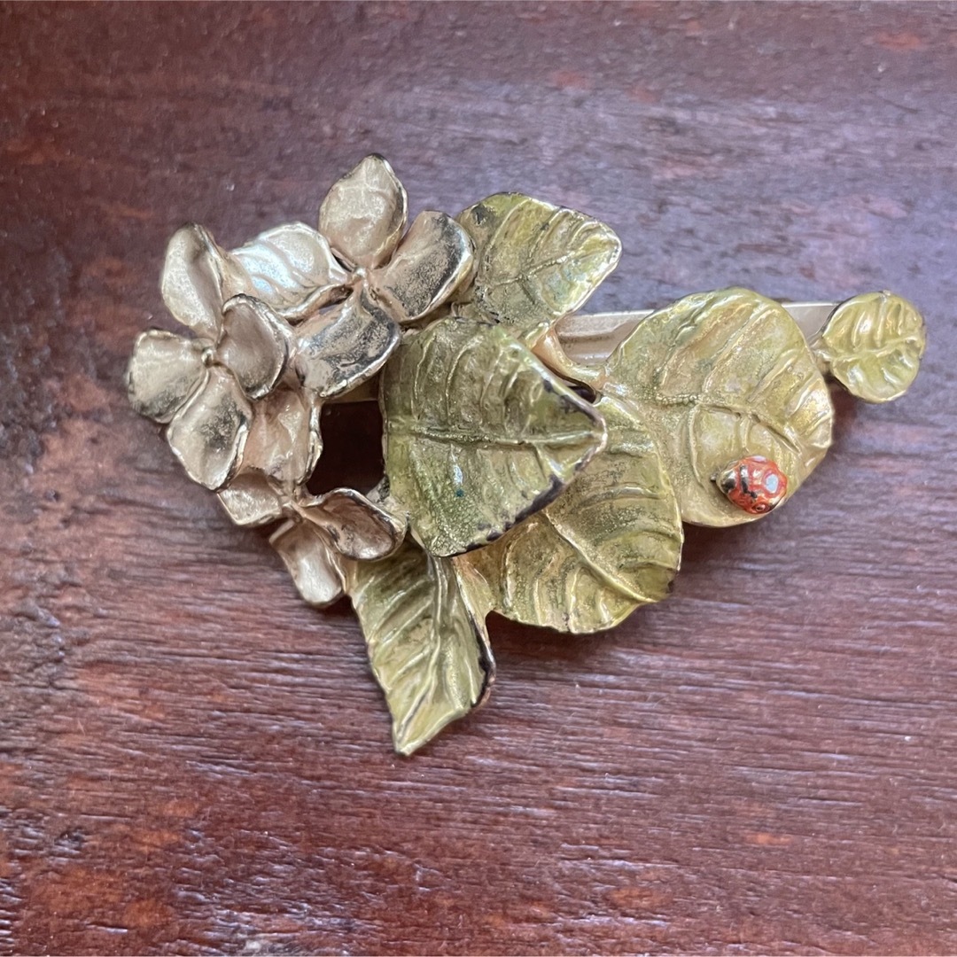 m.soeur(エムスール)のパルナートポック ブラフシューペリア　バレッタ 紫陽花てんとう虫 レディースのヘアアクセサリー(バレッタ/ヘアクリップ)の商品写真