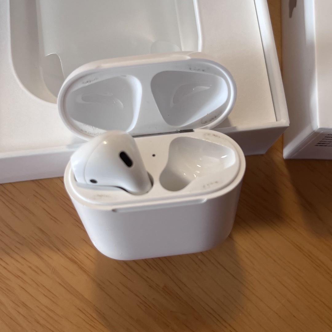 Apple 純正AirPods 第二世代　左耳➕充電ケース