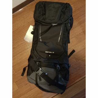 オスプレイ(Osprey)のosprey kestrel 38 黒　ザック　リュック　登山　ハイク　バック (登山用品)