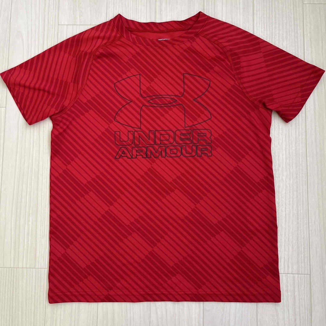 UNDER ARMOUR(アンダーアーマー)のUNDER ARMOR  Tシャツ140㎝　 キッズ/ベビー/マタニティのキッズ服男の子用(90cm~)(Tシャツ/カットソー)の商品写真