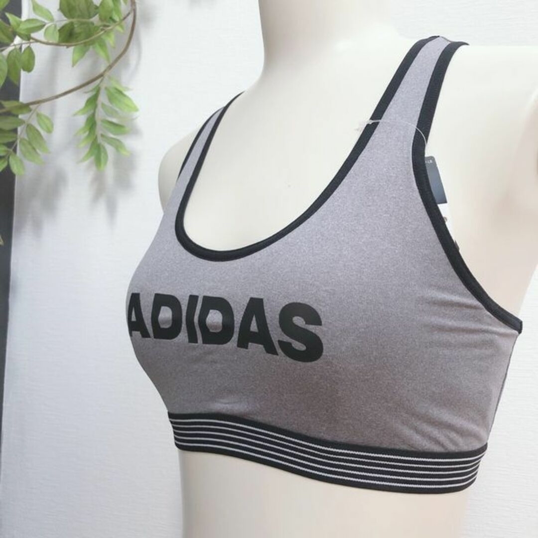 adidas(アディダス)の新品　M グレー　アディダス ブラ　ショーツ　ハーフトップ　スポーツブラ スポーツ/アウトドアのトレーニング/エクササイズ(トレーニング用品)の商品写真