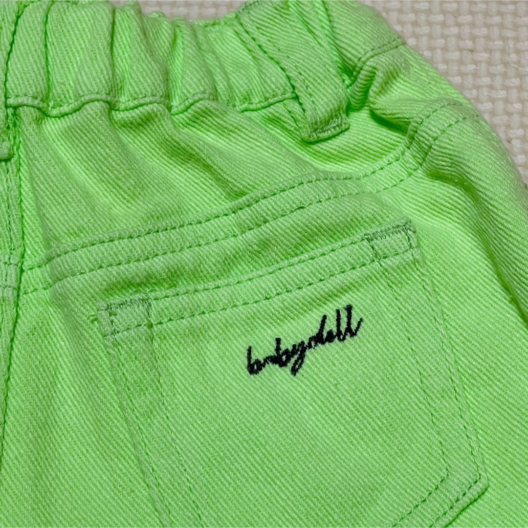 BABYDOLL(ベビードール)のBABYDOLL 蛍光 ネオン グリーン ショート パンツ 80 ハート ロゴ キッズ/ベビー/マタニティのベビー服(~85cm)(パンツ)の商品写真