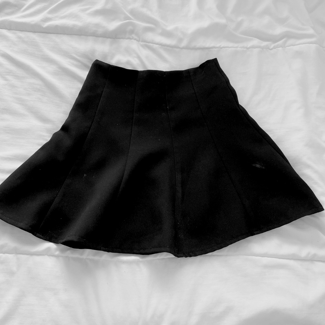 Sneep Dip(スニープディップ)のsneep dip スニープディップ ミニフレアスカート 黒 レディースのスカート(ミニスカート)の商品写真