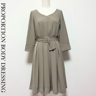 PROPORTION BODY DRESSING サッシュベルトタックワンピース(ひざ丈ワンピース)