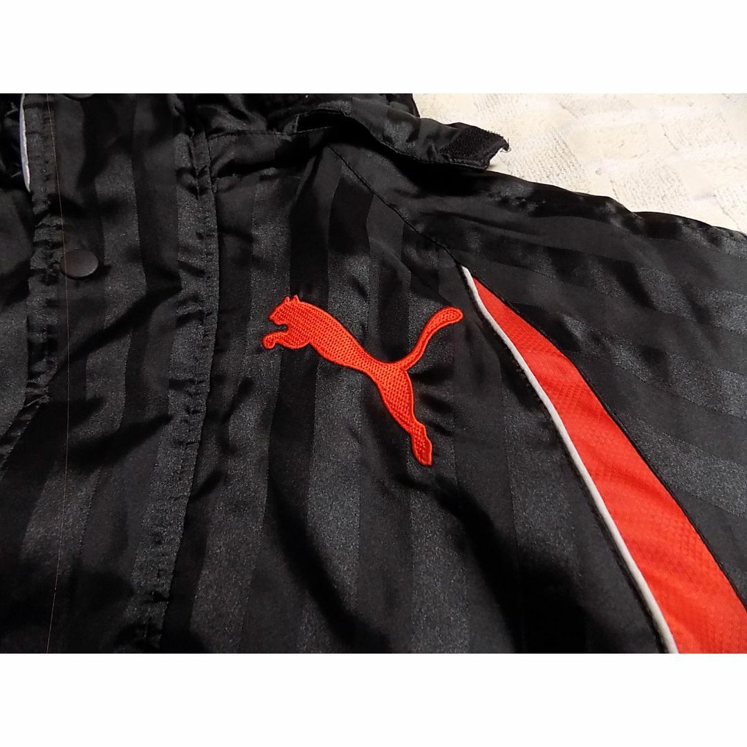 PUMA(プーマ)のプーマ　黒シャドーストライプ×赤　 ベンチコート150 JASPO （菅下） キッズ/ベビー/マタニティのキッズ服男の子用(90cm~)(コート)の商品写真