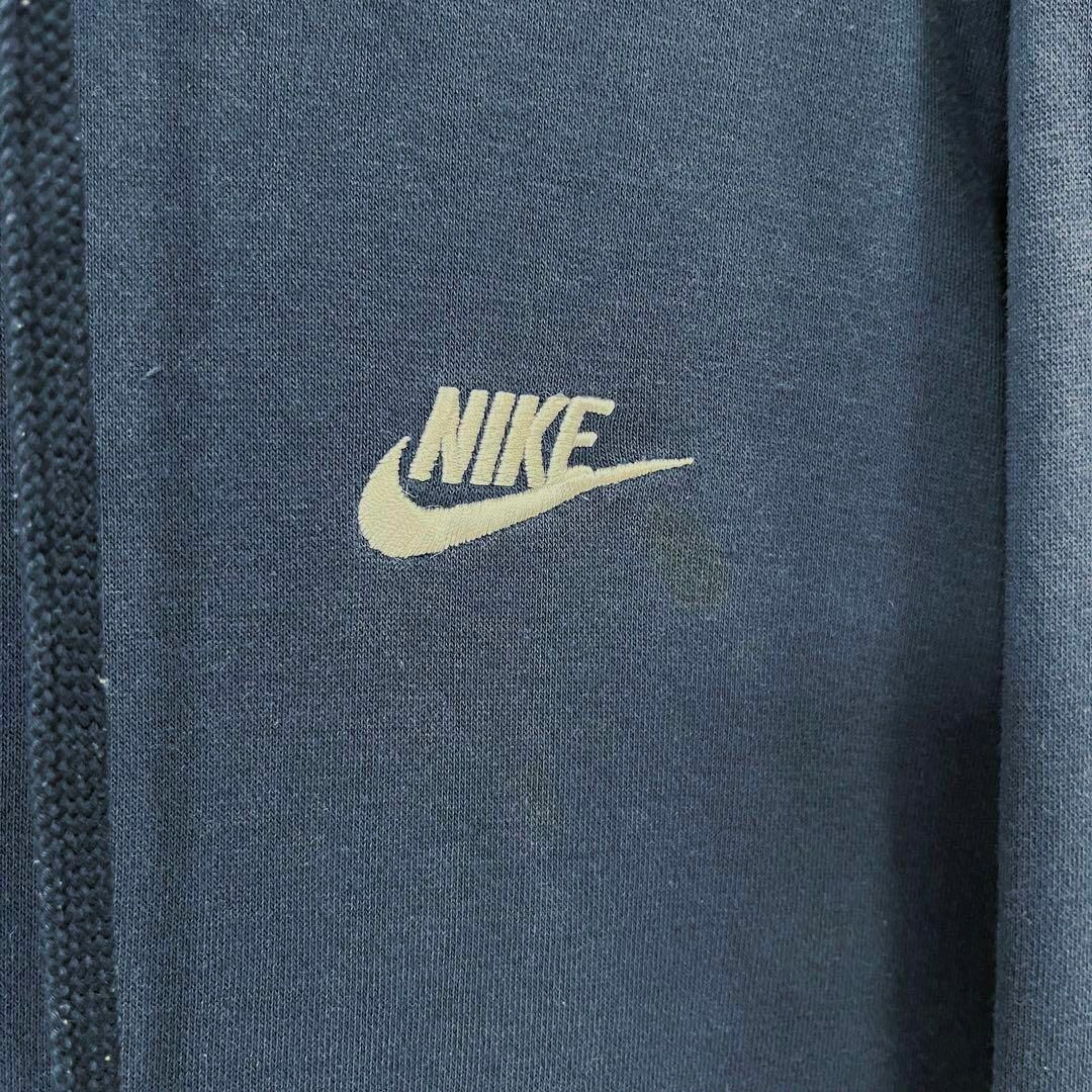 NIKE(ナイキ)のアメリカ古着 NIKE ナイキ　ワンポイント刺繍ロゴスエットパーカー Lネイビー メンズのトップス(パーカー)の商品写真