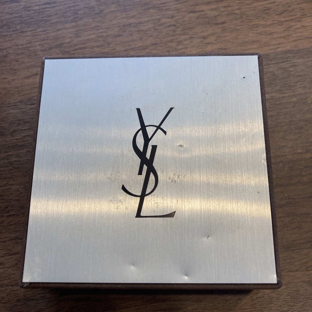 Yves Saint Laurent(イヴサンローラン)の《未使用品》【イヴ・サンローラン】カフス メンズのファッション小物(カフリンクス)の商品写真