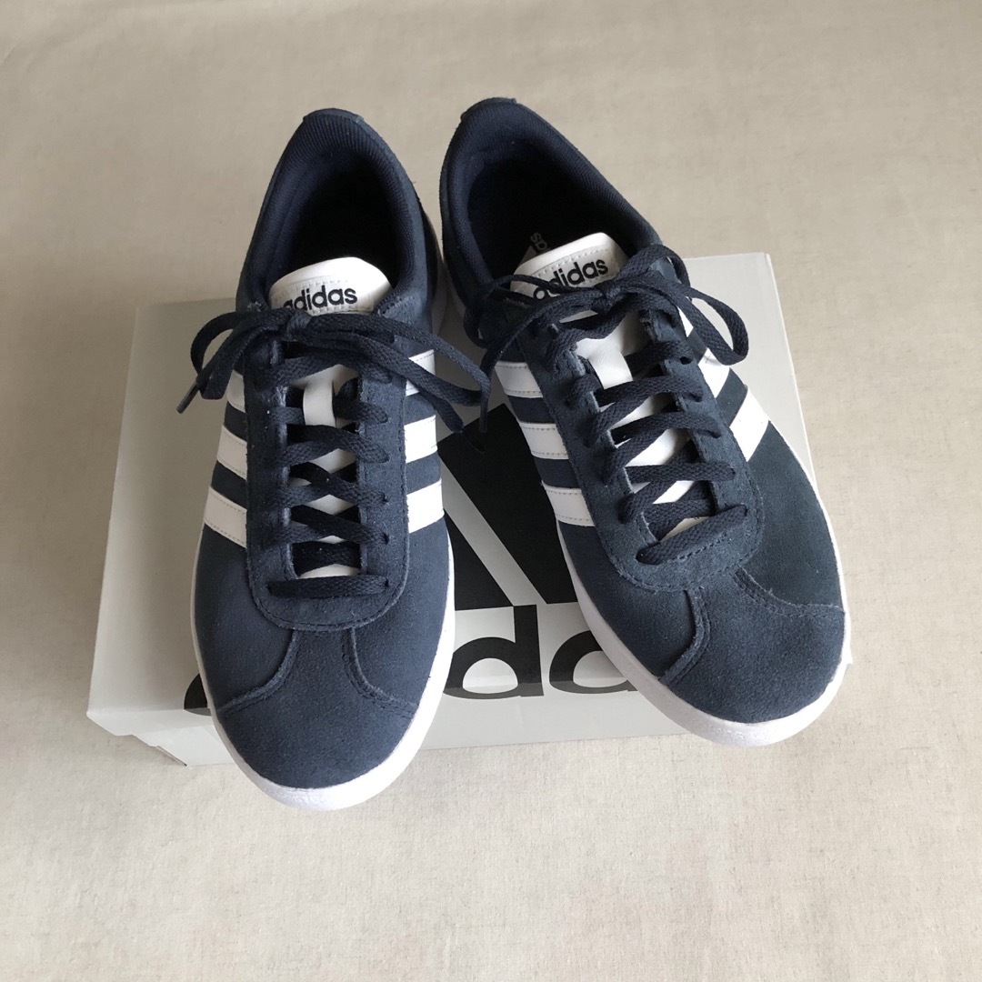 adidas(アディダス)の新品🔸adidas アディダス🔸VLコート2.0 スニーカー 24.5cm レディースの靴/シューズ(スニーカー)の商品写真