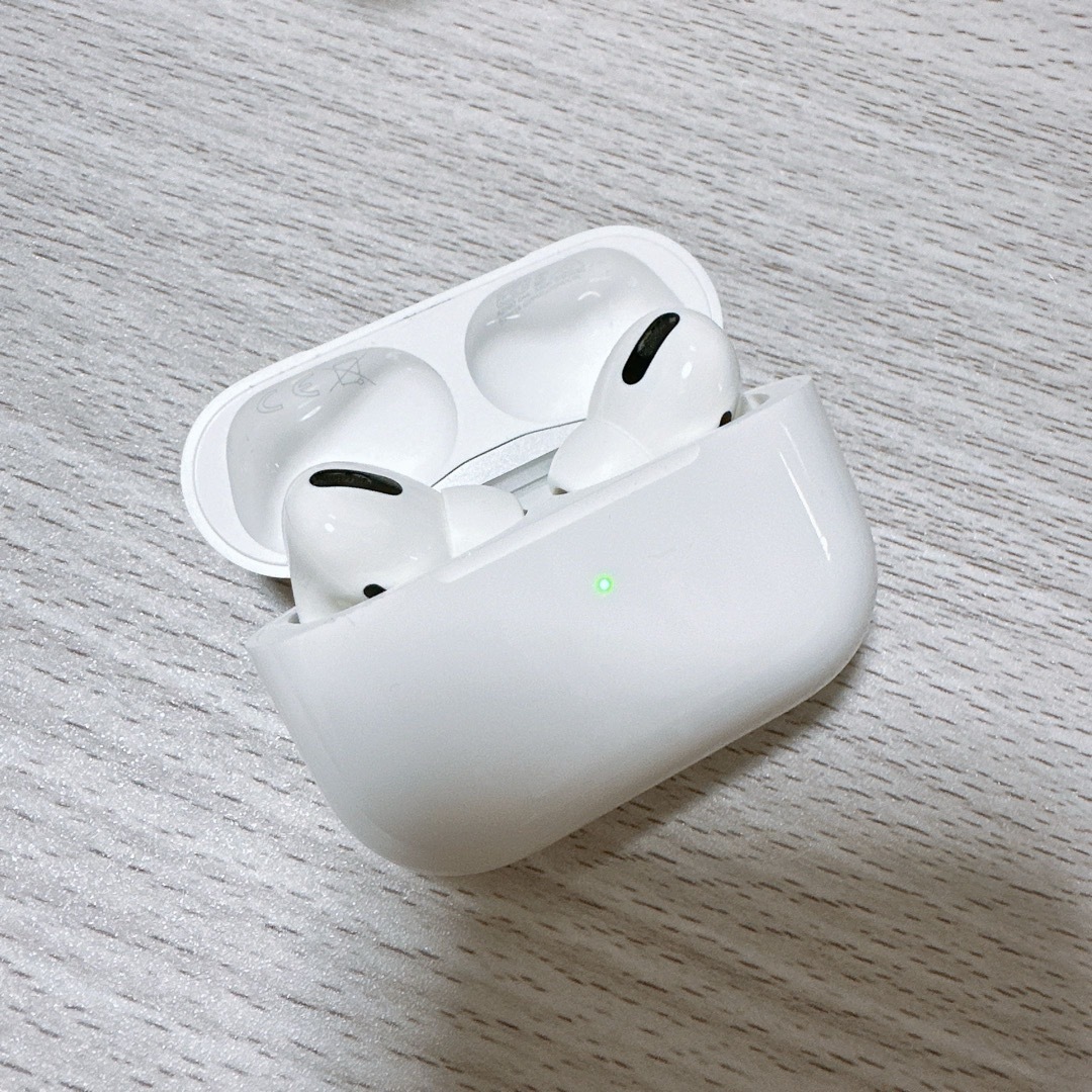 Apple(アップル)のAirPods Pro  スマホ/家電/カメラのオーディオ機器(ヘッドフォン/イヤフォン)の商品写真