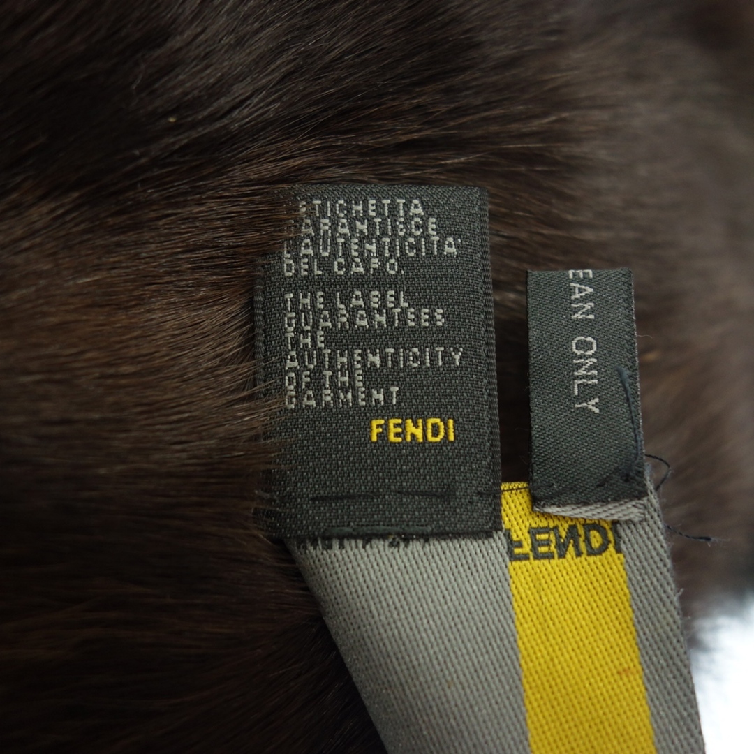 FENDI(フェンディ)のフェンディ ファー ショール マフラー 黒×茶【AFF24】 レディースのファッション小物(マフラー/ショール)の商品写真