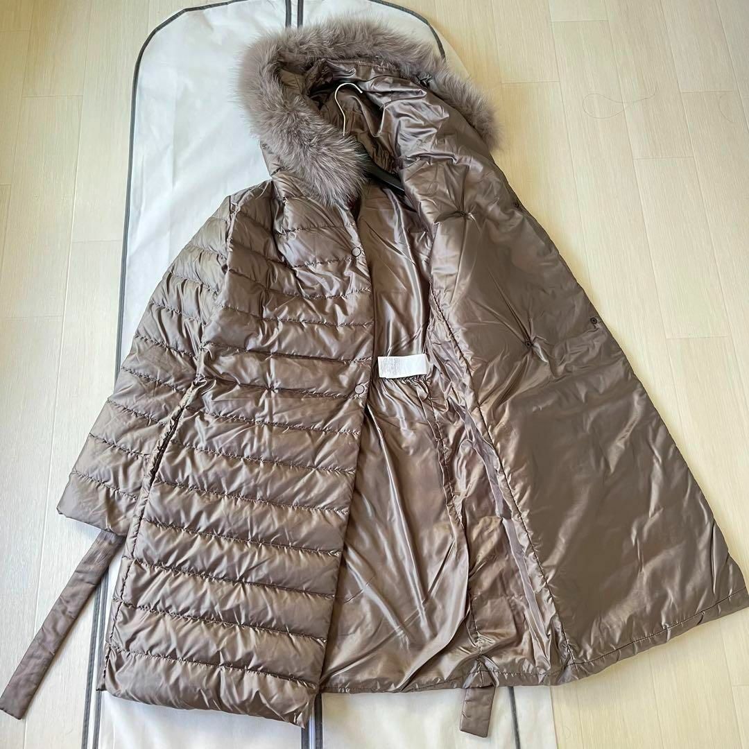 Max Mara(マックスマーラ)の美品✨マックスマーラ 近年物 リアルファー 2way ダウンコート ベルト 42 レディースのジャケット/アウター(ダウンコート)の商品写真