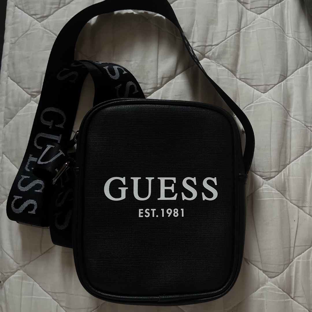 GUESS(ゲス)のGUESS ショルダーバッグ レディースのバッグ(ショルダーバッグ)の商品写真