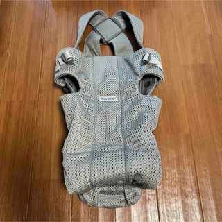 ベビービョルン(BABYBJORN)のベビービョルン 抱っこ紐 MINI Air(ミニ エアー)　　グレー(抱っこひも/おんぶひも)