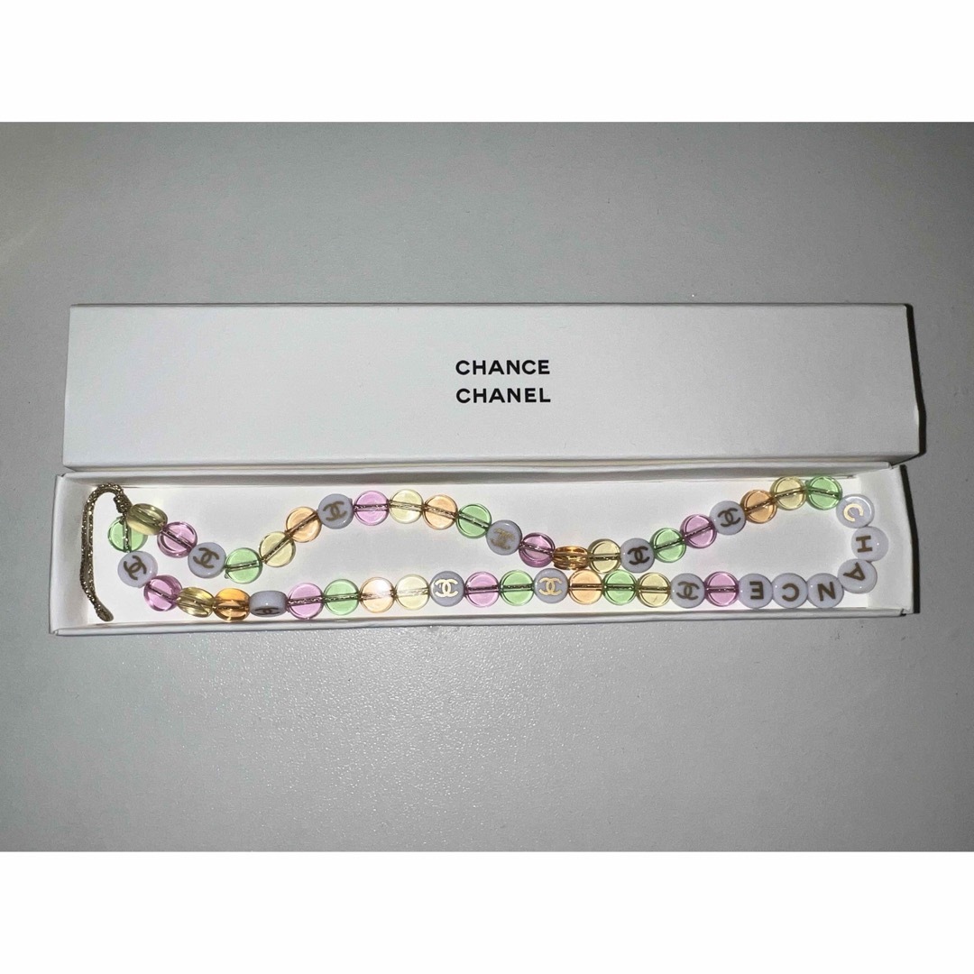 CHANEL(シャネル)のCHANEL シャネルビーズ ストラップ ノベルティチャンスイベント限定 レディースのアクセサリー(チャーム)の商品写真
