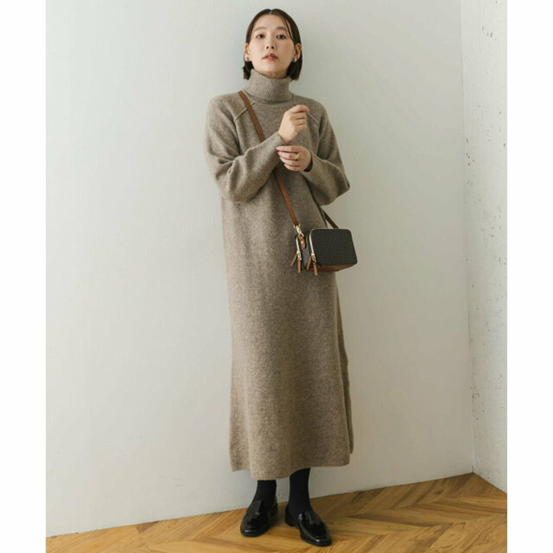 URBAN RESEARCH ROSSO(アーバンリサーチロッソ)の【BEIGE】F by ROSSO タートルフレアニットワンピース レディースのワンピース(ロングワンピース/マキシワンピース)の商品写真