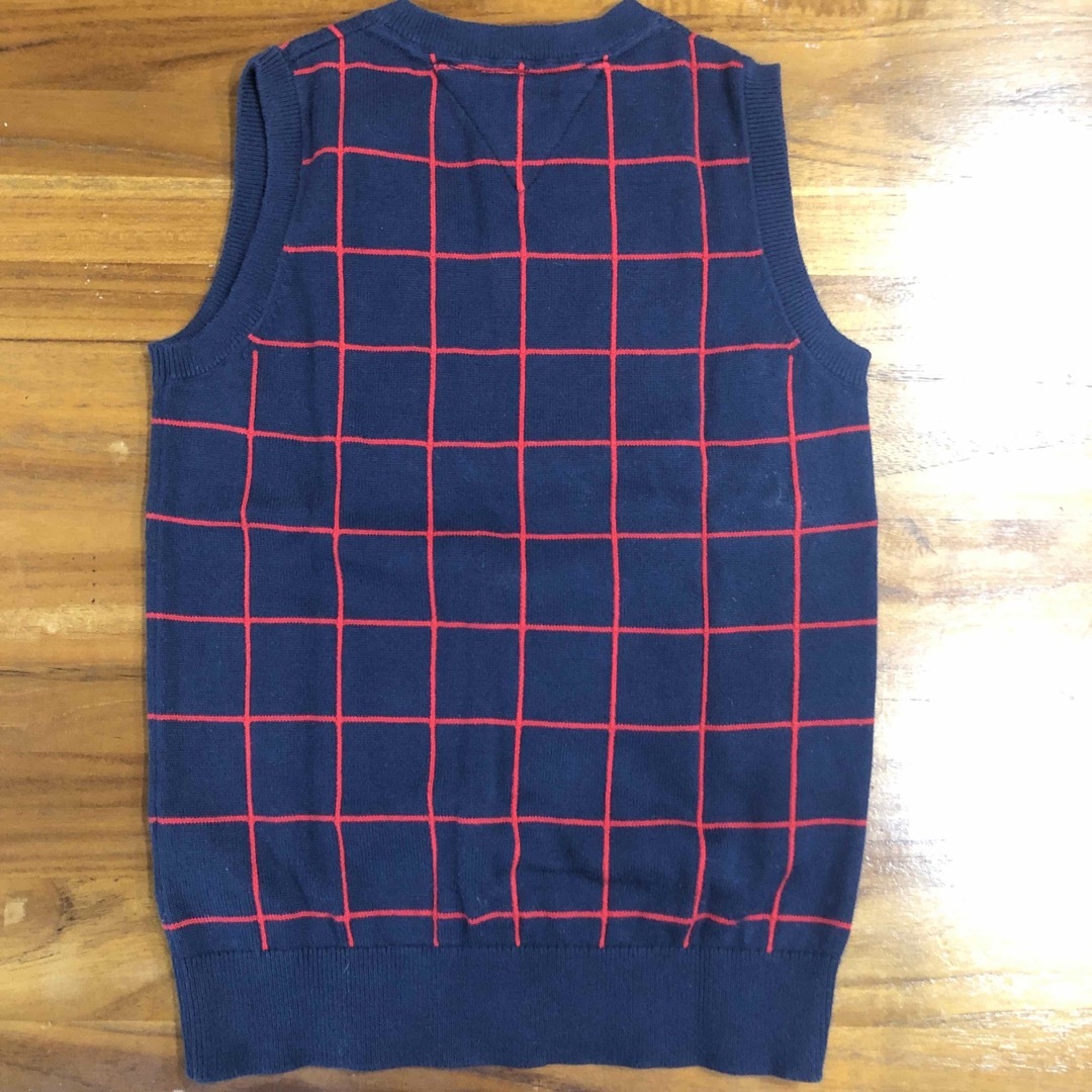 TOMMY HILFIGER(トミーヒルフィガー)のトミーフィルフィガー　キッズ　ベスト キッズ/ベビー/マタニティのキッズ服男の子用(90cm~)(Tシャツ/カットソー)の商品写真