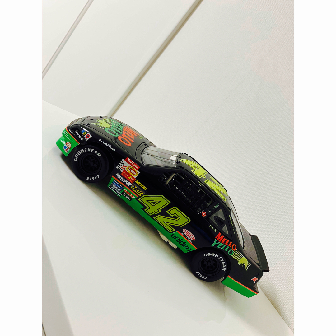 NASCAR(ナスカー) メローイエロー ストックカー 1/18 ミニカー | フリマアプリ ラクマ