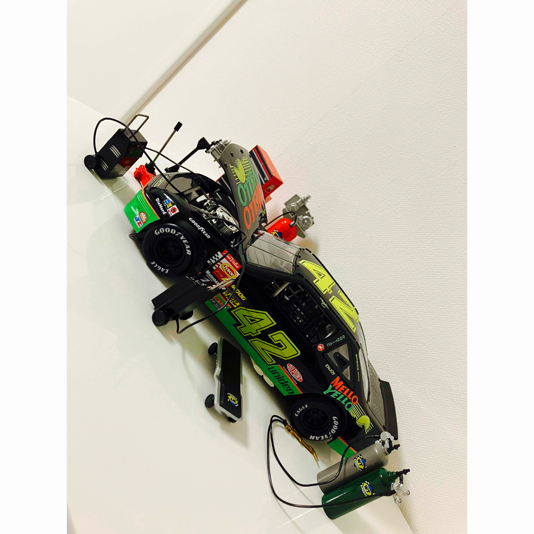 NASCAR(ナスカー) メローイエロー ストックカー 1/18 ミニカー