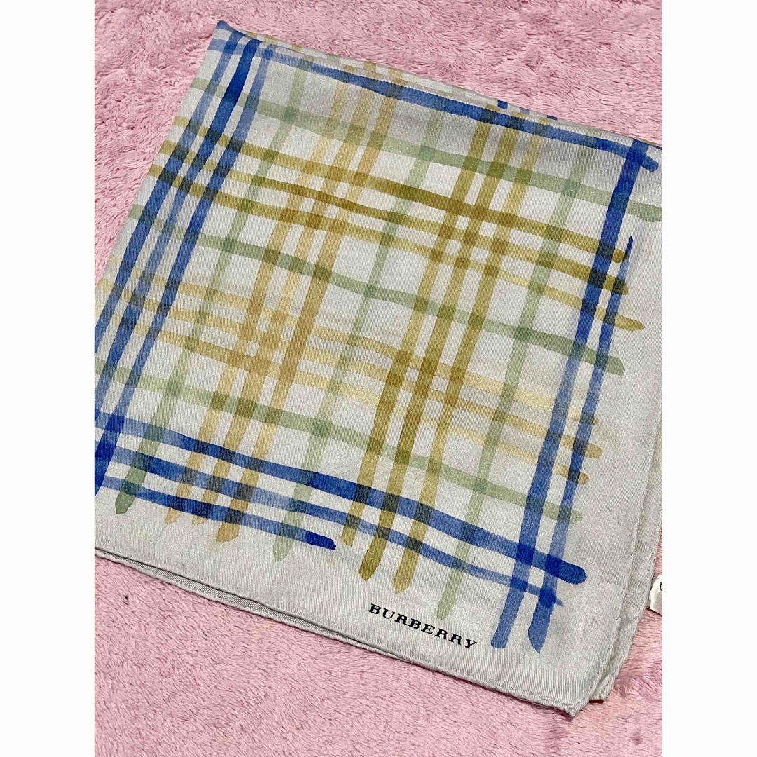 BURBERRY(バーバリー)のBurberry シルク製　大きめハンカチーフ　ライトブルー　チェック柄 レディースのファッション小物(ハンカチ)の商品写真