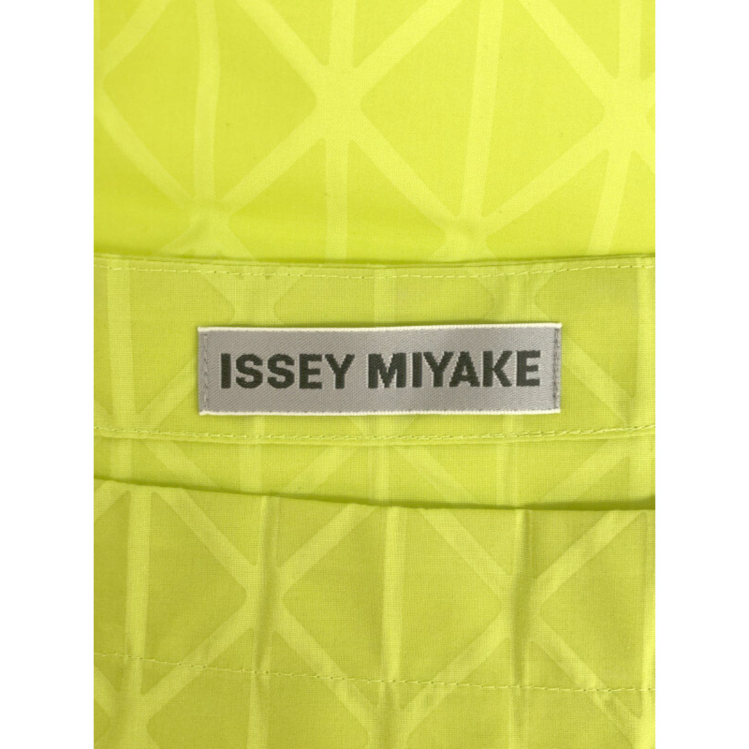 ISSEY MIYAKE(イッセイミヤケ)のISSEY MIYAKE イッセイミヤケ 19AW 総柄ノースリーブトップス イエロー 2 レディースのトップス(シャツ/ブラウス(半袖/袖なし))の商品写真