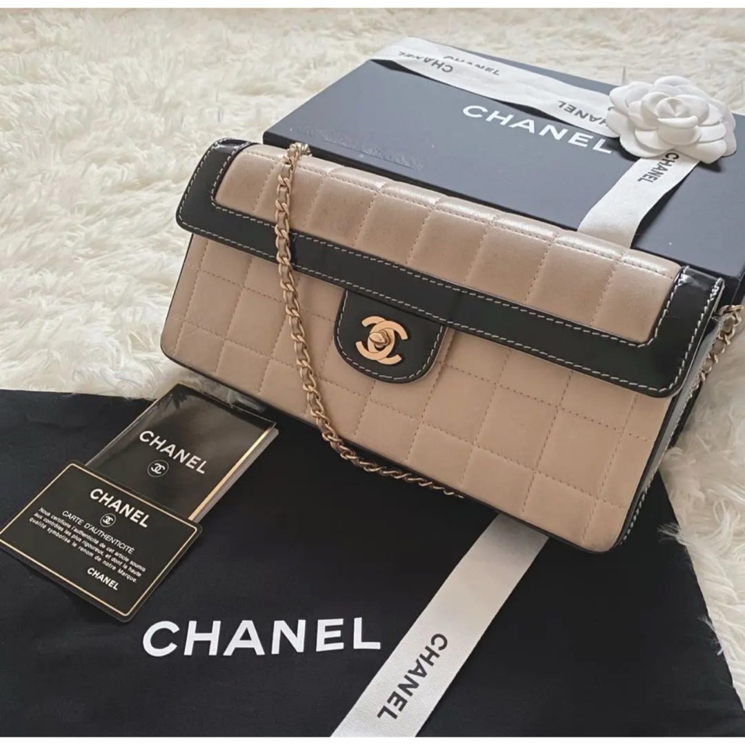 CHANEL(シャネル)のCHANEL ショルダーバッグ　チョコバー　マトラッセ　マドモアゼル　バイカラー レディースのバッグ(ショルダーバッグ)の商品写真