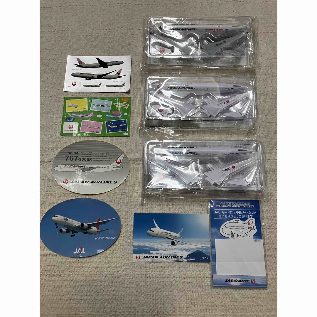 JAL(日本航空)(ジャル(ニホンコウクウ))のJAL 模型　新品　未開封　3個　JA867J✖️2個  JA01XJ エンタメ/ホビーのおもちゃ/ぬいぐるみ(模型/プラモデル)の商品写真