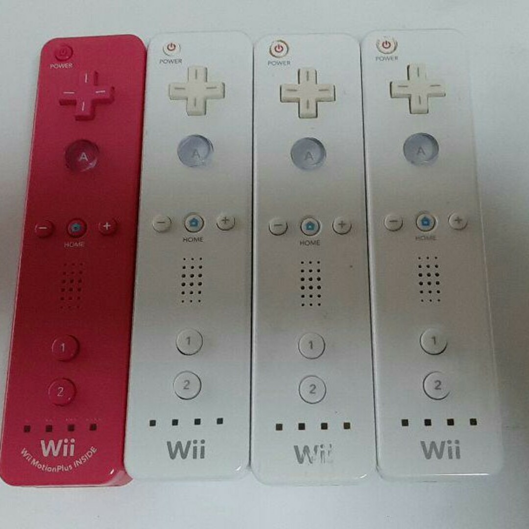 【動作OK】wiiリモコン　ホワイトピンク　４個　早い者勝ちno10092 エンタメ/ホビーのゲームソフト/ゲーム機本体(その他)の商品写真