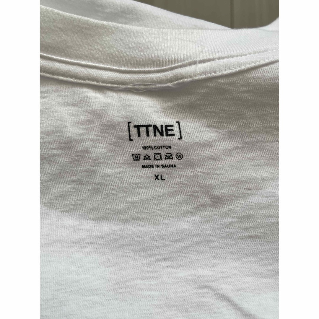 TTNE サウナーロゴTシャツ 白 メンズのトップス(Tシャツ/カットソー(半袖/袖なし))の商品写真